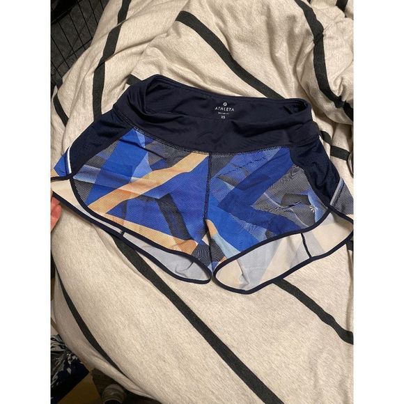 Athleta 🐾 Electric Geo Track This Run 3” Shorts Size XS - Picture 1 of 7